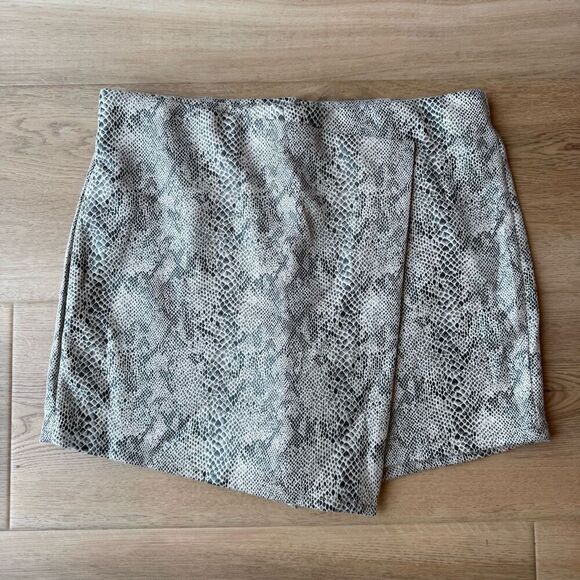 HAVE Los Angles Snakeprint Faux Wrap Mini Skort - Picture 2 of 5